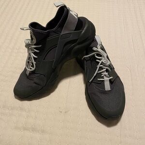 Men’s Black Nike’s